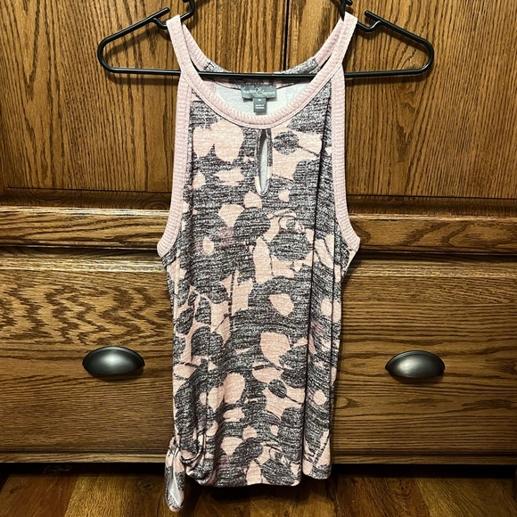 Market & Spruce Tank Top - Picture 2 of 3